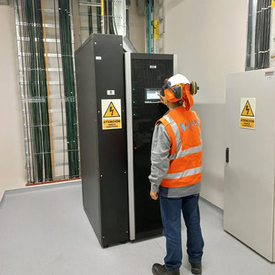 ইটন ব্র্যান্ড অনলাইন 93PR সিরিজ UPS15-500KVA 25KVA-200KVA অফিস কম্পিউটারের জন্য তিন ফেজ আউটপুট সহ অবিচ্ছিন্ন পাওয়ার সাপ্লাই